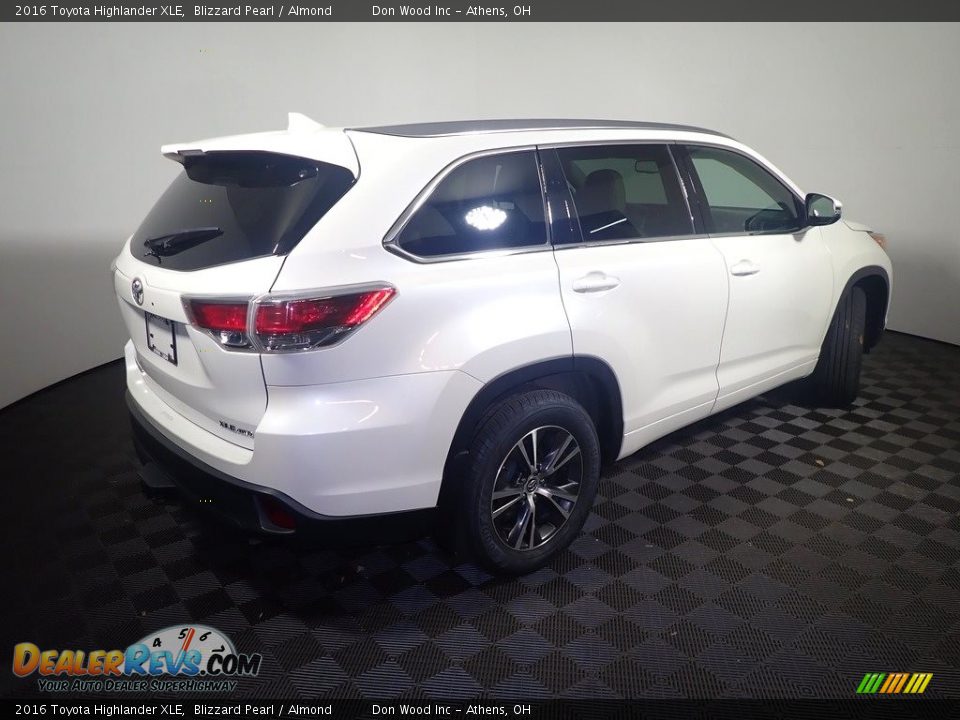 2016 Toyota Highlander XLE Blizzard Pearl / Almond Photo #20