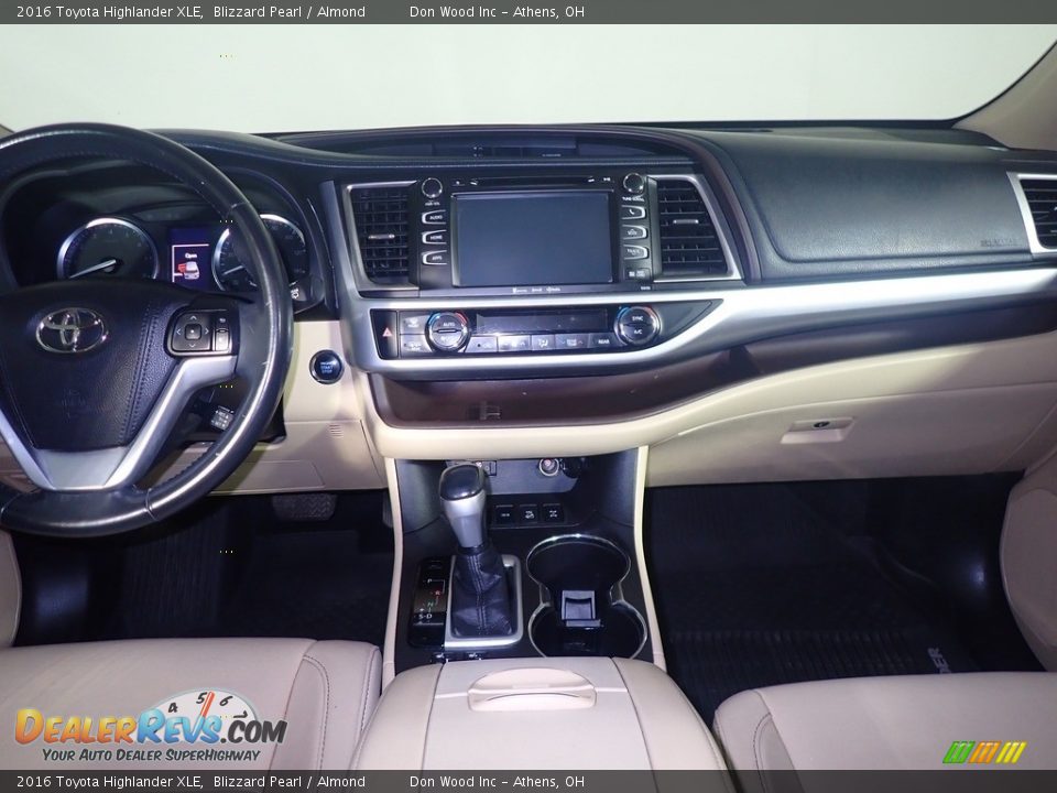 2016 Toyota Highlander XLE Blizzard Pearl / Almond Photo #28