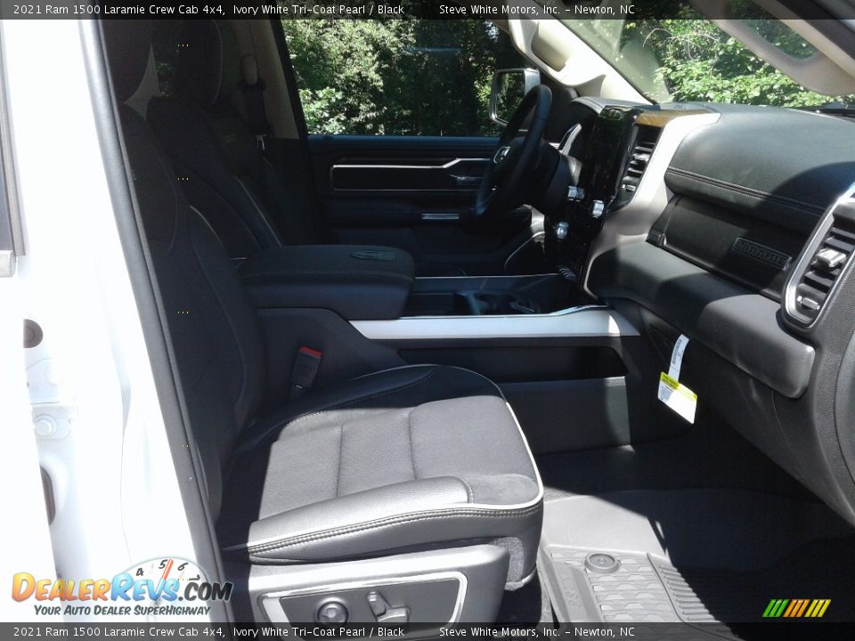 2021 Ram 1500 Laramie Crew Cab 4x4 Ivory White Tri-Coat Pearl / Black Photo #17