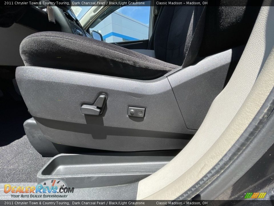2011 Chrysler Town & Country Touring Dark Charcoal Pearl / Black/Light Graystone Photo #6