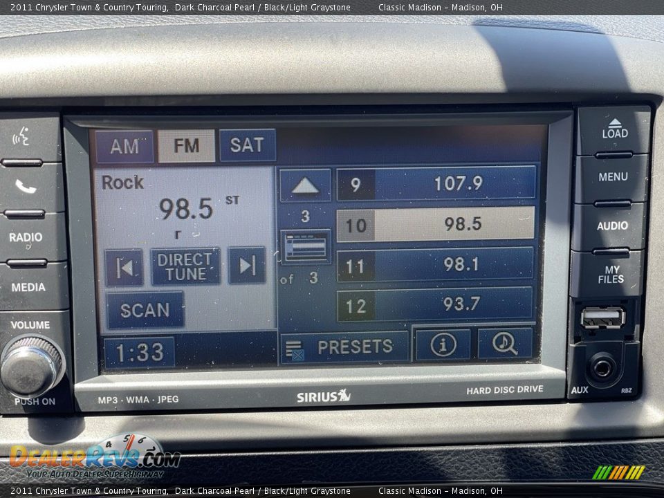 2011 Chrysler Town & Country Touring Dark Charcoal Pearl / Black/Light Graystone Photo #10