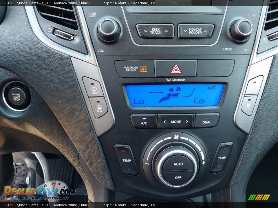 Controls of 2015 Hyundai Santa Fe GLS Photo #26