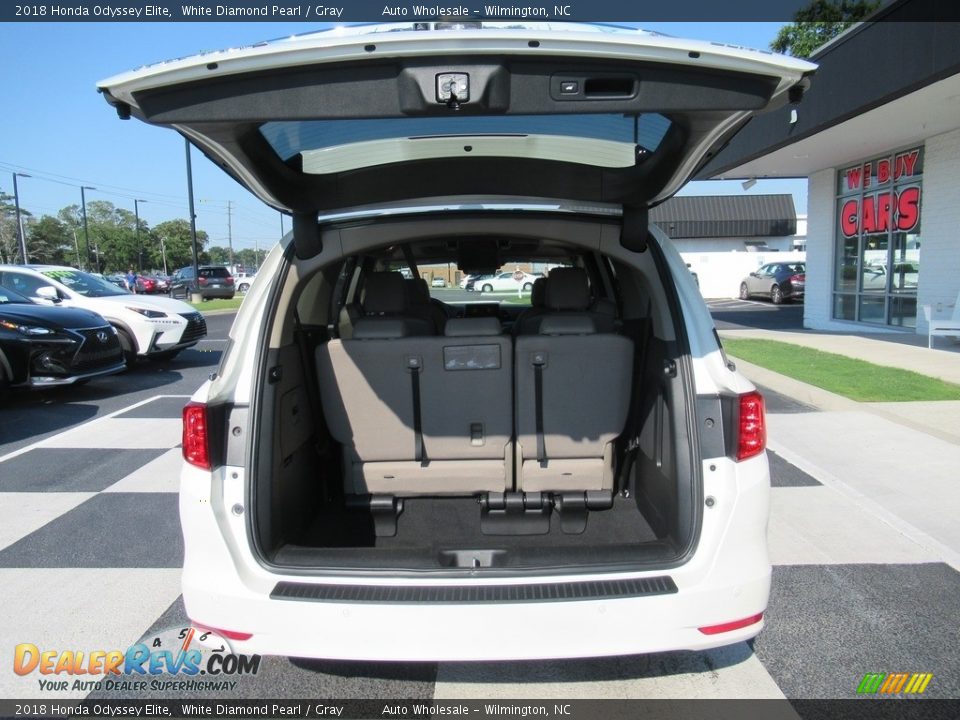 2018 Honda Odyssey Elite White Diamond Pearl / Gray Photo #5