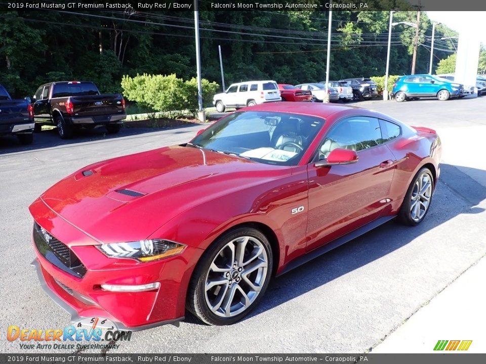 Front 3/4 View of 2019 Ford Mustang GT Premium Fastback Photo #6