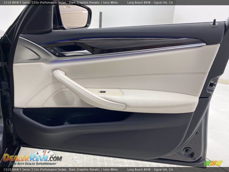 2018 BMW 5 Series 530e iPerfomance Sedan Dark Graphite Metallic / Ivory White Photo #32