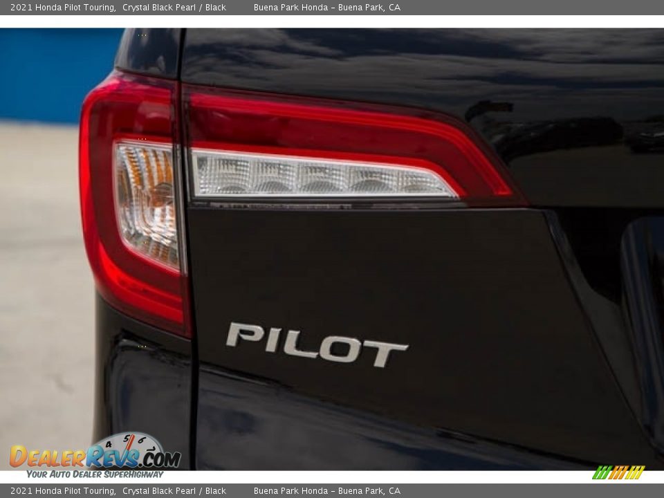 2021 Honda Pilot Touring Crystal Black Pearl / Black Photo #6