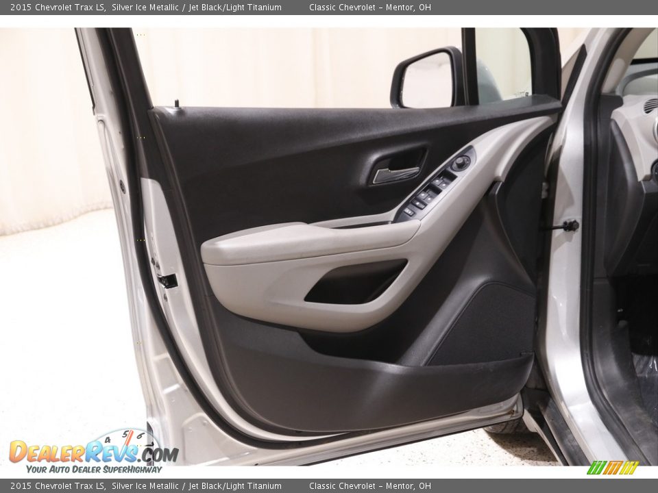 Door Panel of 2015 Chevrolet Trax LS Photo #4