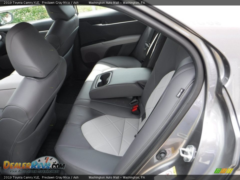 2019 Toyota Camry XLE Predawn Gray Mica / Ash Photo #26