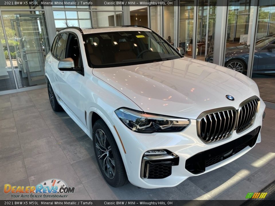 2021 BMW X5 M50i Mineral White Metallic / Tartufo Photo #1