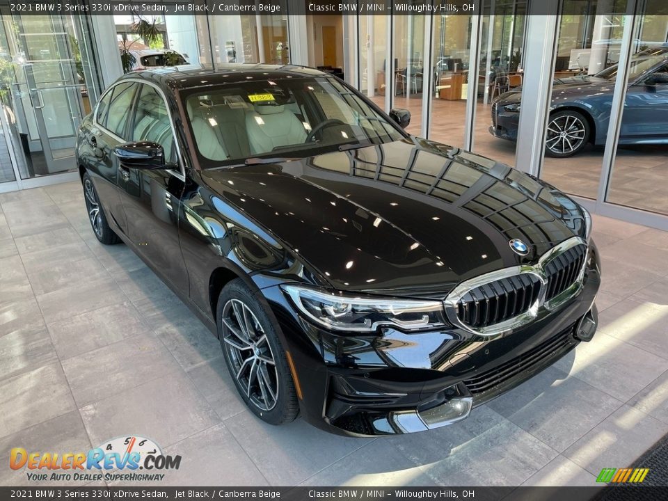 Front 3/4 View of 2021 BMW 3 Series 330i xDrive Sedan Photo #1