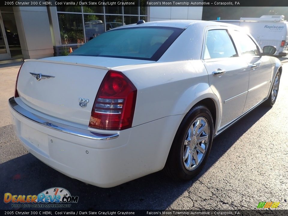 2005 Chrysler 300 C HEMI Cool Vanilla / Dark Slate Gray/Light Graystone Photo #2