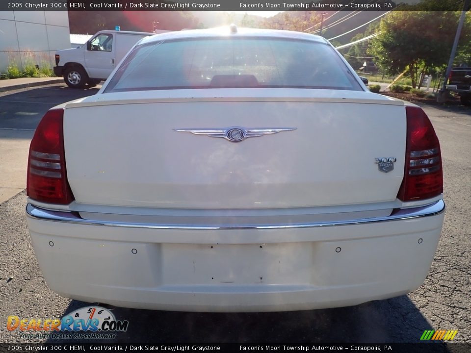 2005 Chrysler 300 C HEMI Cool Vanilla / Dark Slate Gray/Light Graystone Photo #3