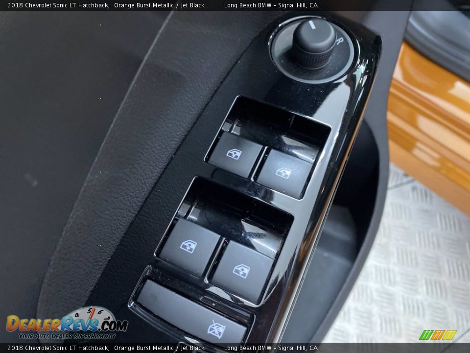 Controls of 2018 Chevrolet Sonic LT Hatchback Photo #14