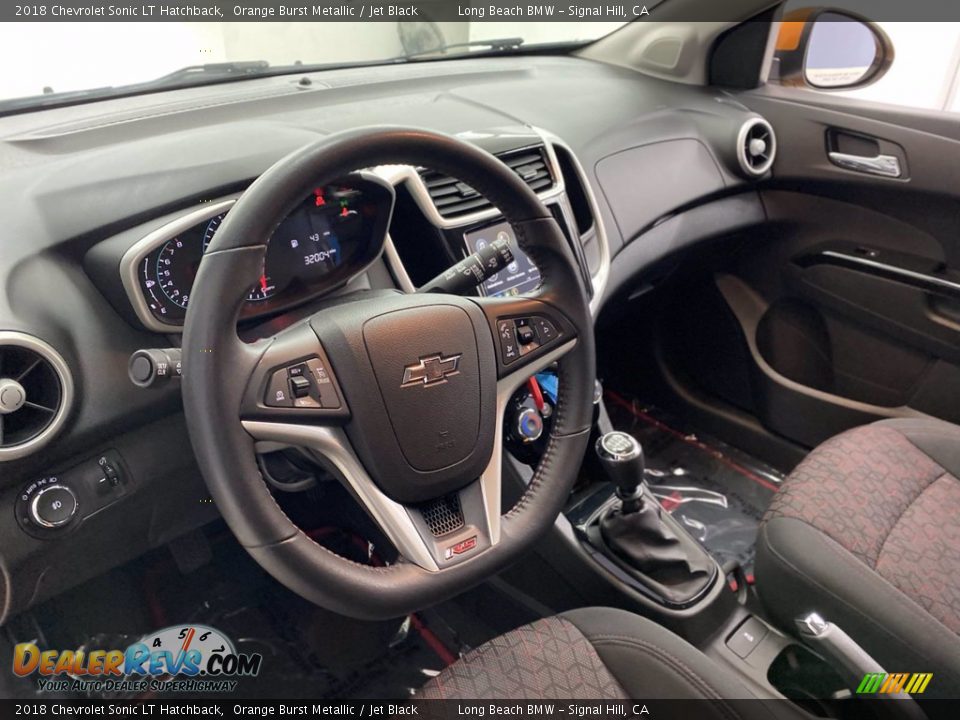 Dashboard of 2018 Chevrolet Sonic LT Hatchback Photo #16