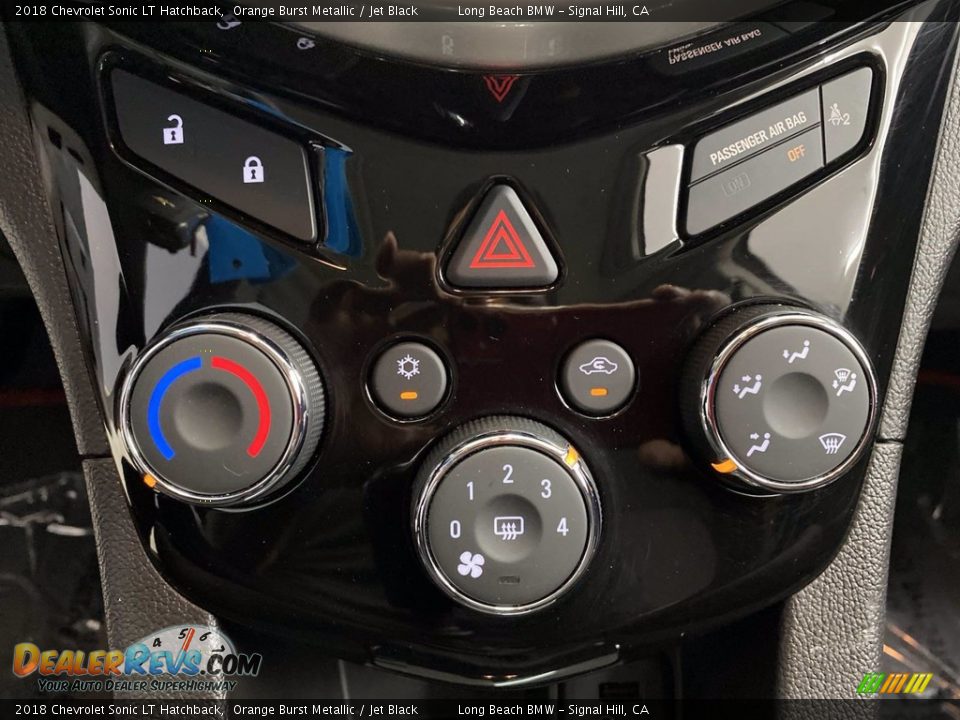 Controls of 2018 Chevrolet Sonic LT Hatchback Photo #24