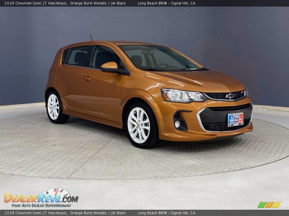 Front 3/4 View of 2018 Chevrolet Sonic LT Hatchback Photo #33