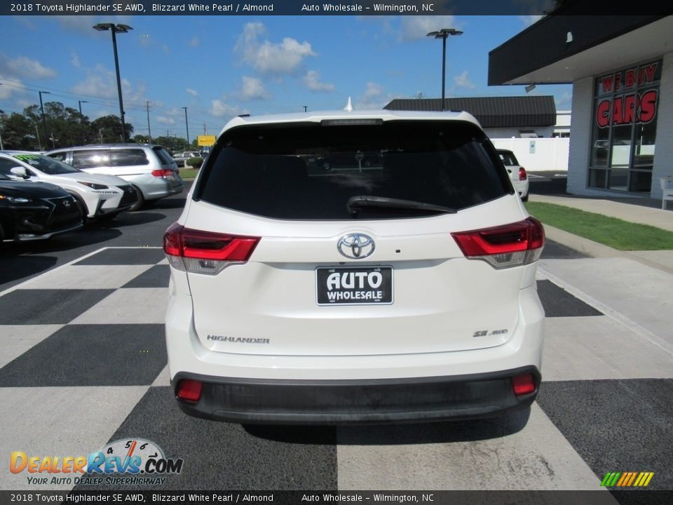 2018 Toyota Highlander SE AWD Blizzard White Pearl / Almond Photo #4