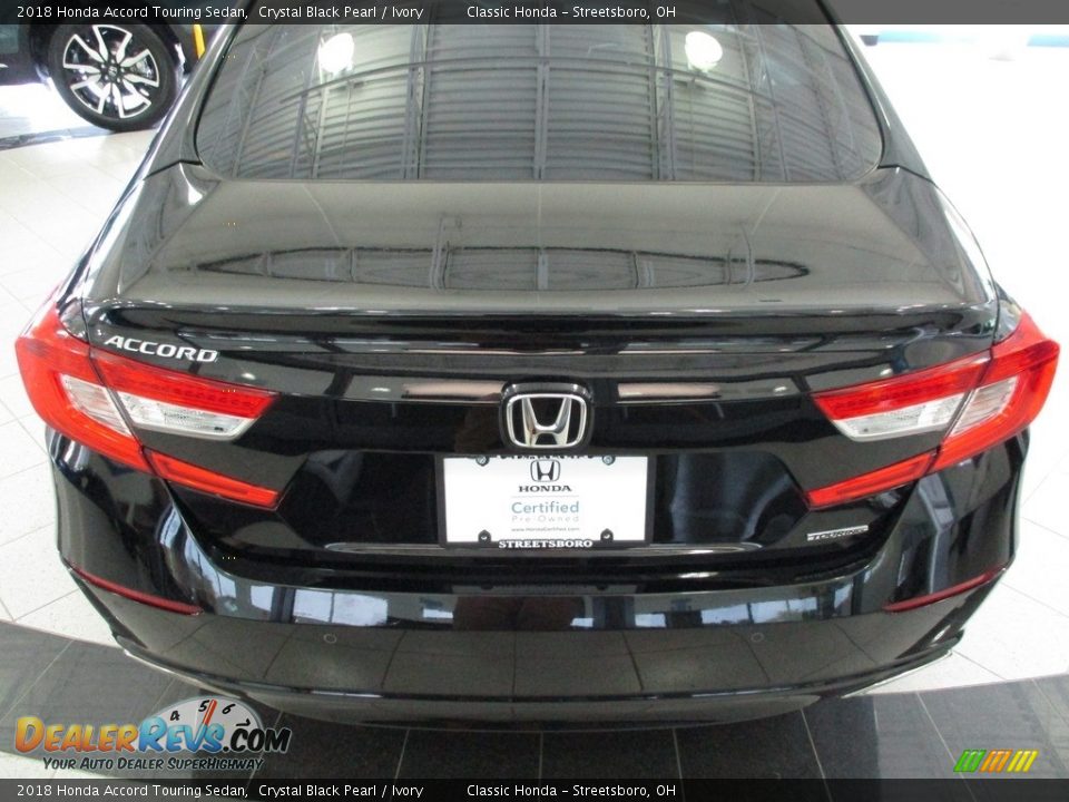 2018 Honda Accord Touring Sedan Crystal Black Pearl / Ivory Photo #7