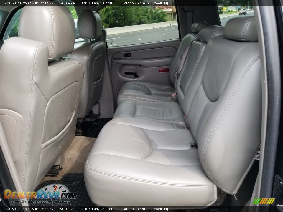 2006 Chevrolet Suburban Z71 1500 4x4 Black / Tan/Neutral Photo #17