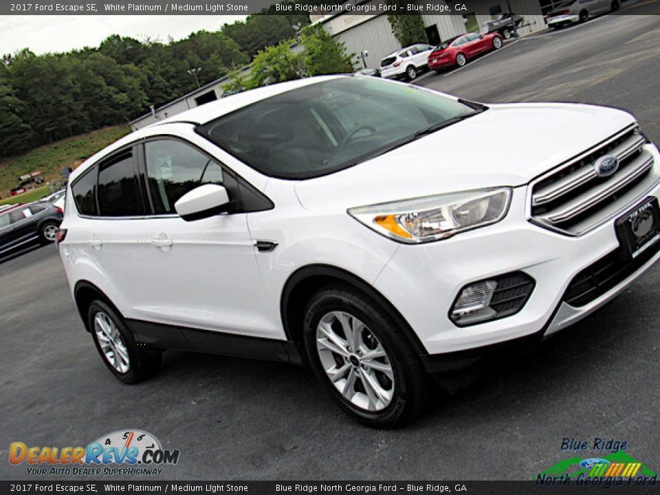 2017 Ford Escape SE White Platinum / Medium Light Stone Photo #24