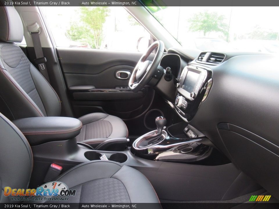 Front Seat of 2019 Kia Soul ! Photo #13