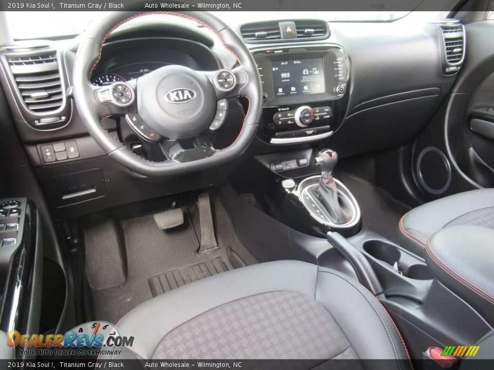 Front Seat of 2019 Kia Soul ! Photo #15
