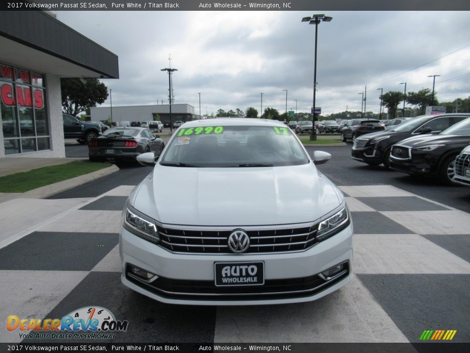 2017 Volkswagen Passat SE Sedan Pure White / Titan Black Photo #2