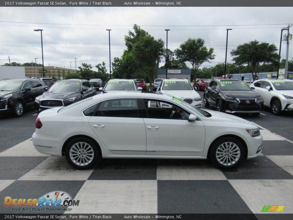 2017 Volkswagen Passat SE Sedan Pure White / Titan Black Photo #3