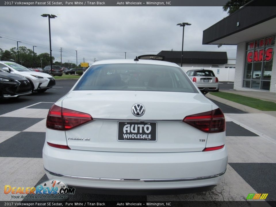 2017 Volkswagen Passat SE Sedan Pure White / Titan Black Photo #4