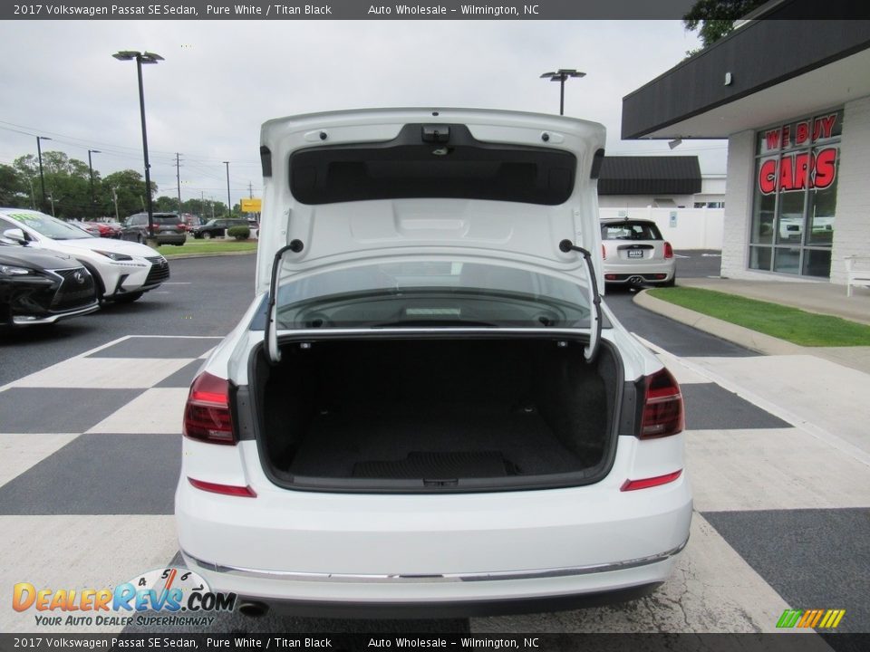 2017 Volkswagen Passat SE Sedan Pure White / Titan Black Photo #5