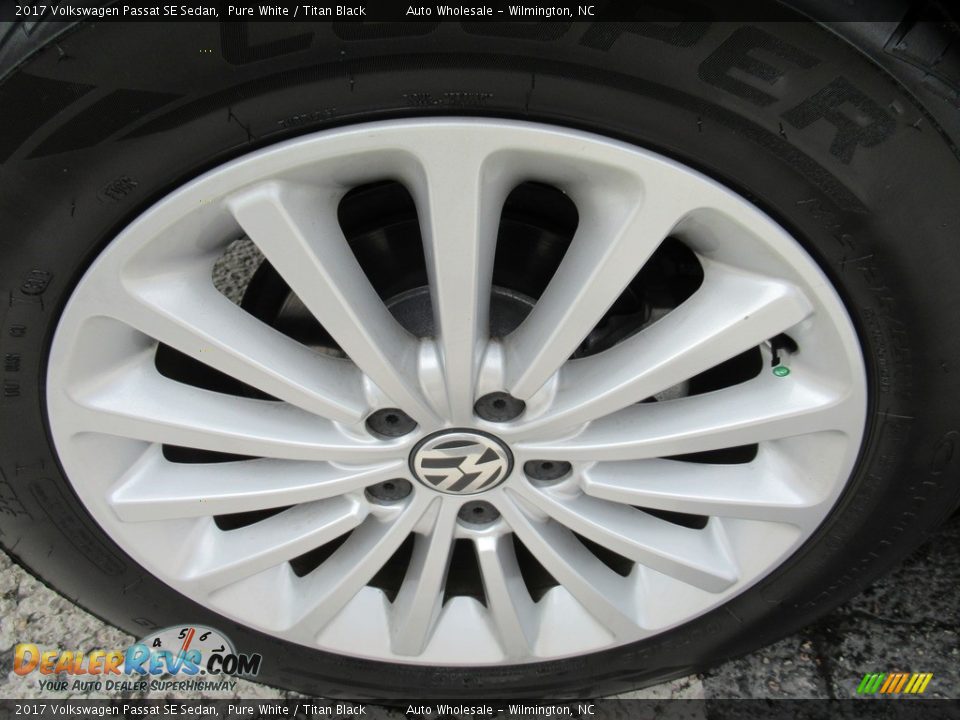 2017 Volkswagen Passat SE Sedan Pure White / Titan Black Photo #8