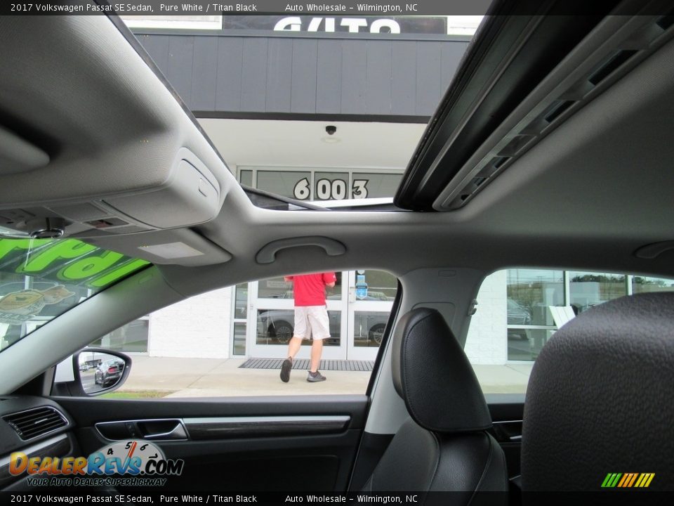 2017 Volkswagen Passat SE Sedan Pure White / Titan Black Photo #14