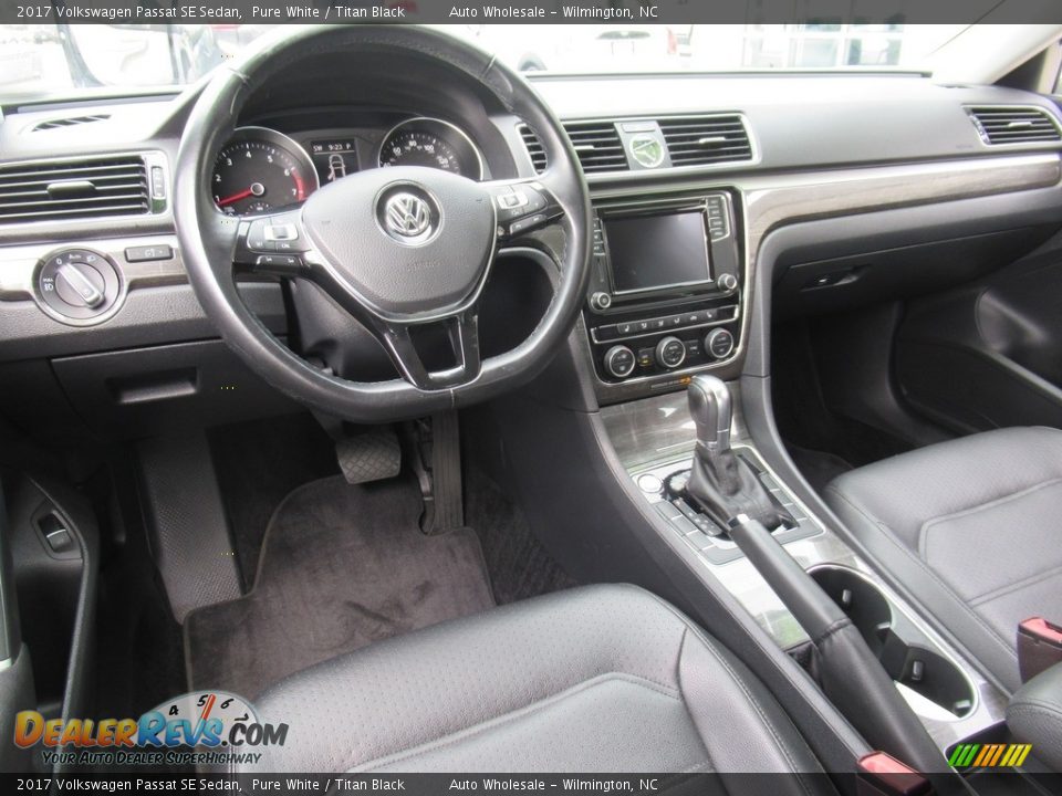 2017 Volkswagen Passat SE Sedan Pure White / Titan Black Photo #15
