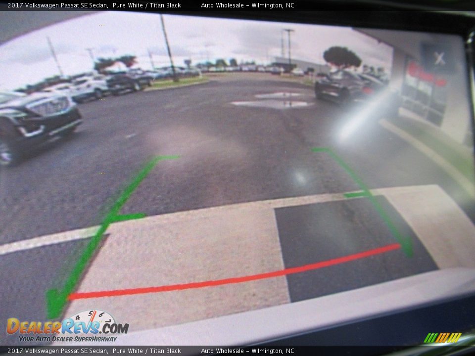 2017 Volkswagen Passat SE Sedan Pure White / Titan Black Photo #18