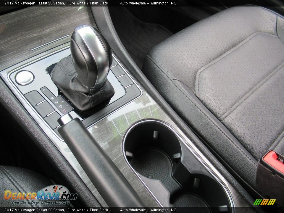 2017 Volkswagen Passat SE Sedan Pure White / Titan Black Photo #19