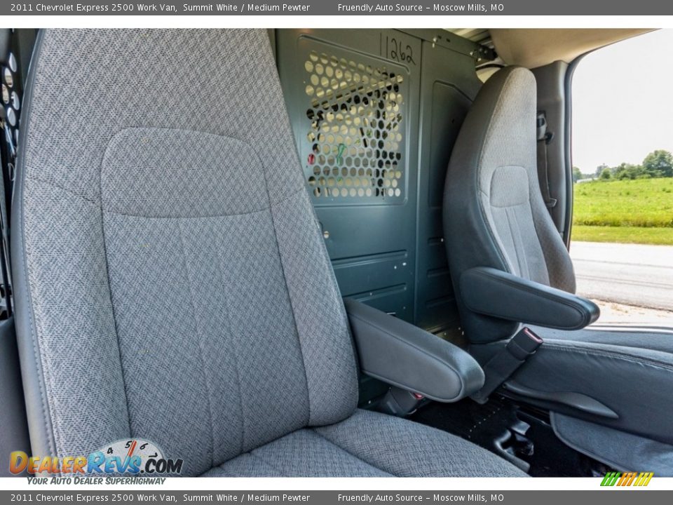 2011 Chevrolet Express 2500 Work Van Summit White / Medium Pewter Photo #30