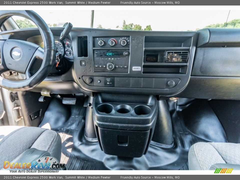 2011 Chevrolet Express 2500 Work Van Summit White / Medium Pewter Photo #31