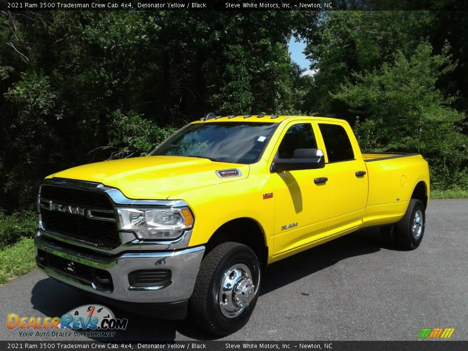 Front 3/4 View of 2021 Ram 3500 Tradesman Crew Cab 4x4 Photo #2