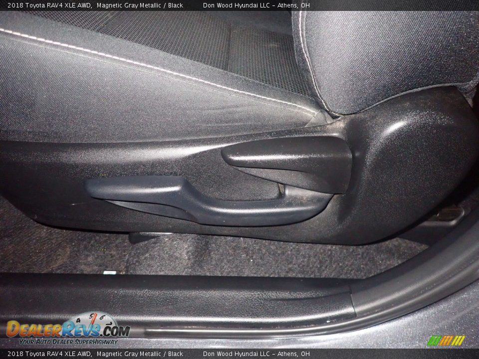 2018 Toyota RAV4 XLE AWD Magnetic Gray Metallic / Black Photo #24