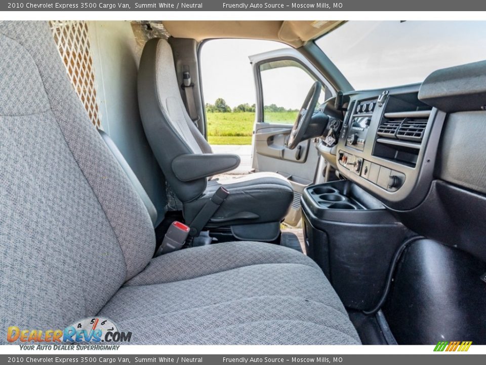 2010 Chevrolet Express 3500 Cargo Van Summit White / Neutral Photo #30