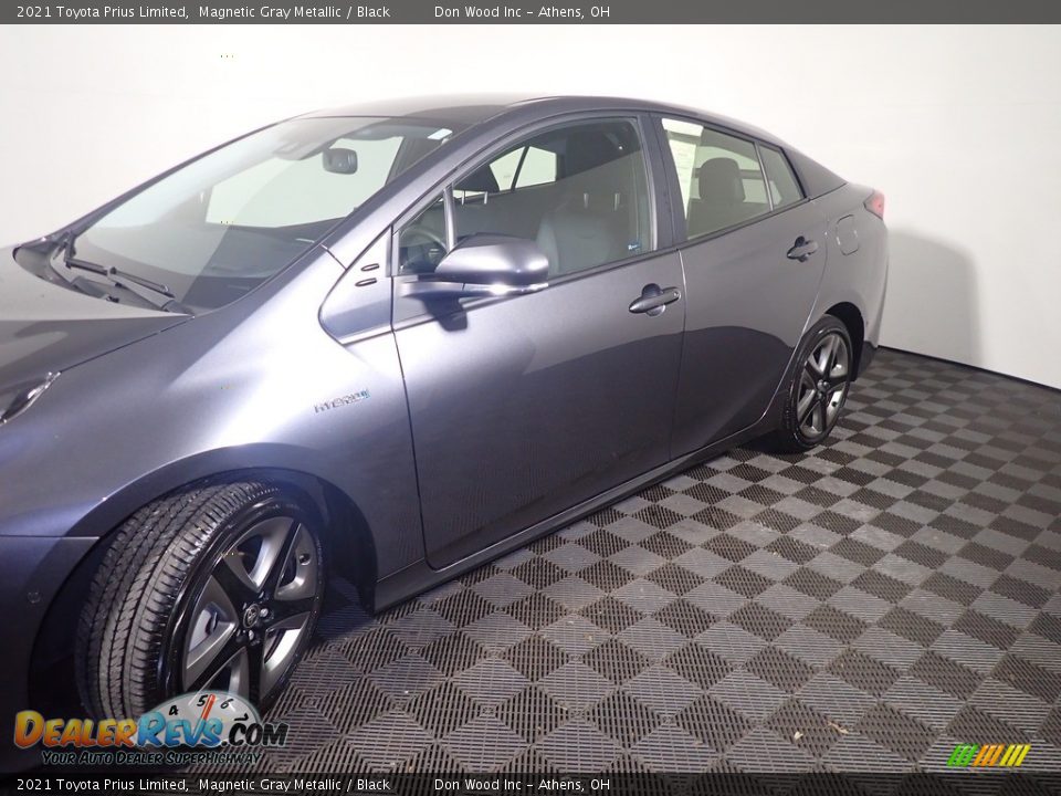 2021 Toyota Prius Limited Magnetic Gray Metallic / Black Photo #12