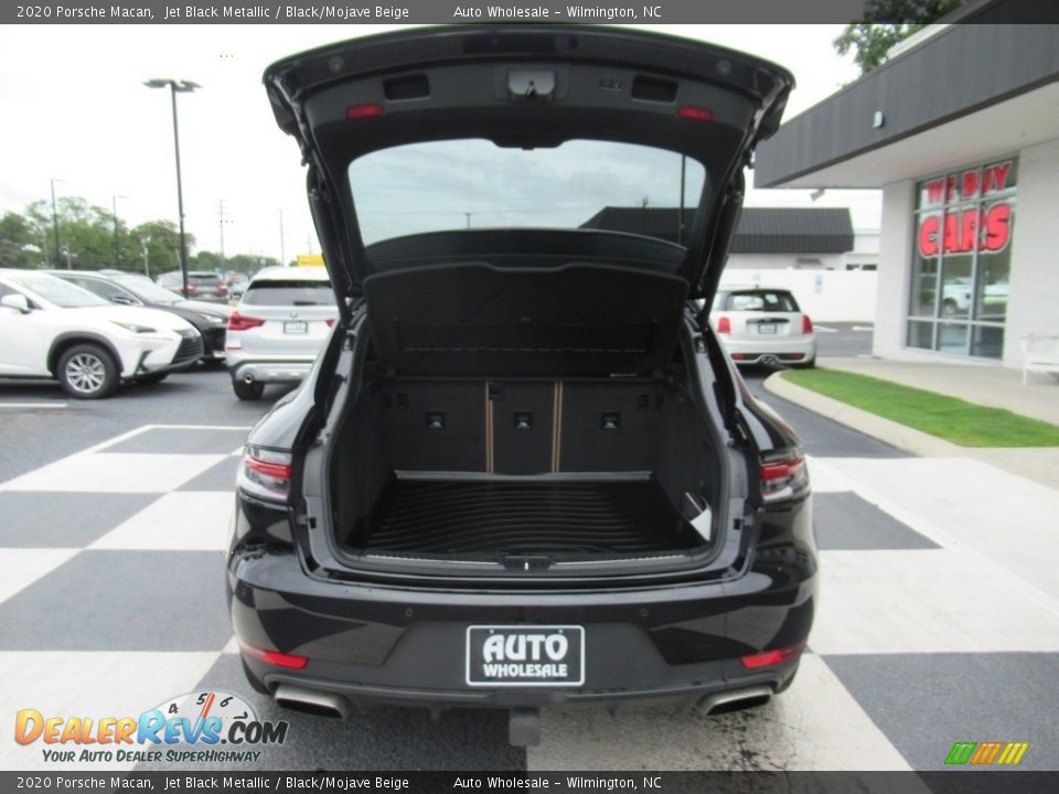 2020 Porsche Macan Jet Black Metallic / Black/Mojave Beige Photo #5