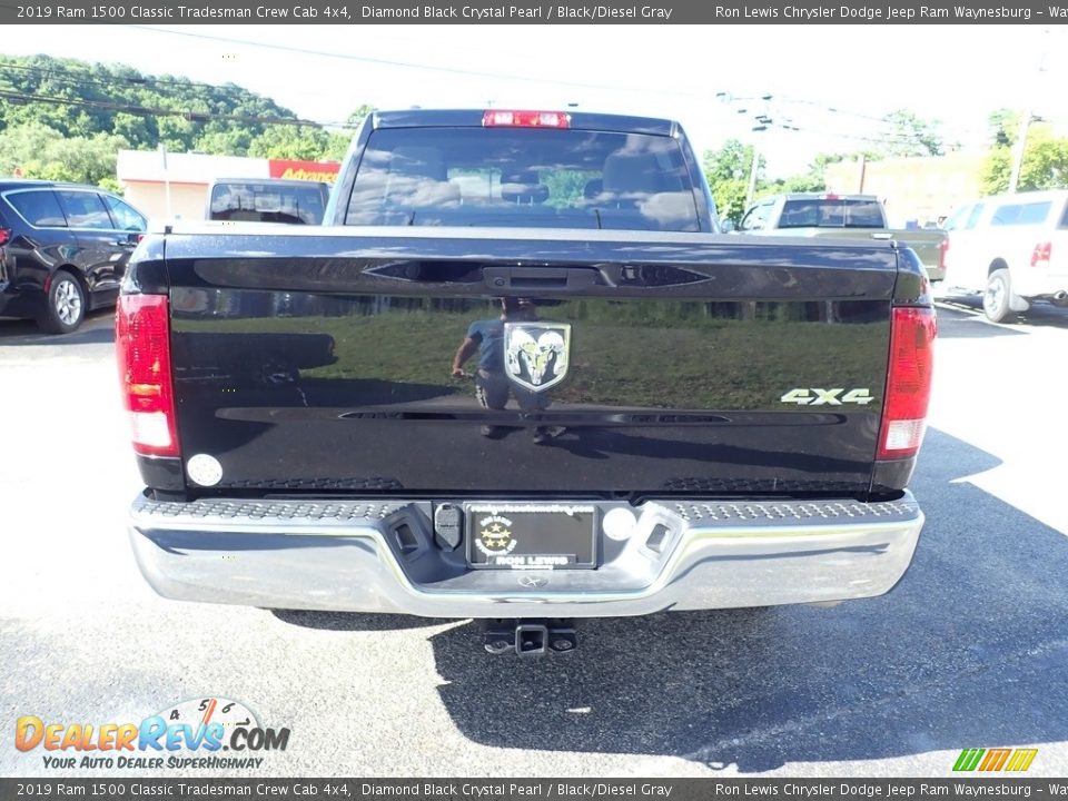 2019 Ram 1500 Classic Tradesman Crew Cab 4x4 Diamond Black Crystal Pearl / Black/Diesel Gray Photo #4