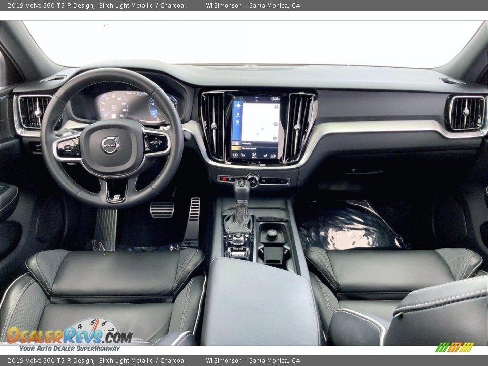 Dashboard of 2019 Volvo S60 T5 R Design Photo #15