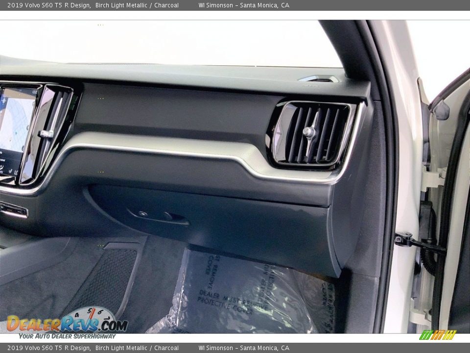 Dashboard of 2019 Volvo S60 T5 R Design Photo #16