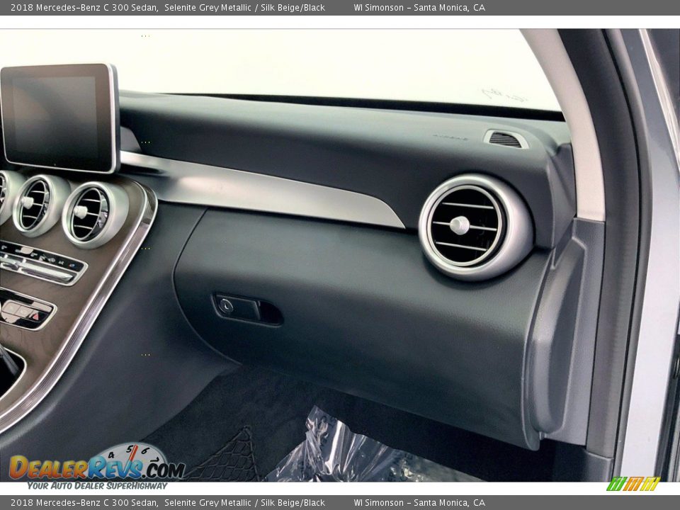 2018 Mercedes-Benz C 300 Sedan Selenite Grey Metallic / Silk Beige/Black Photo #16