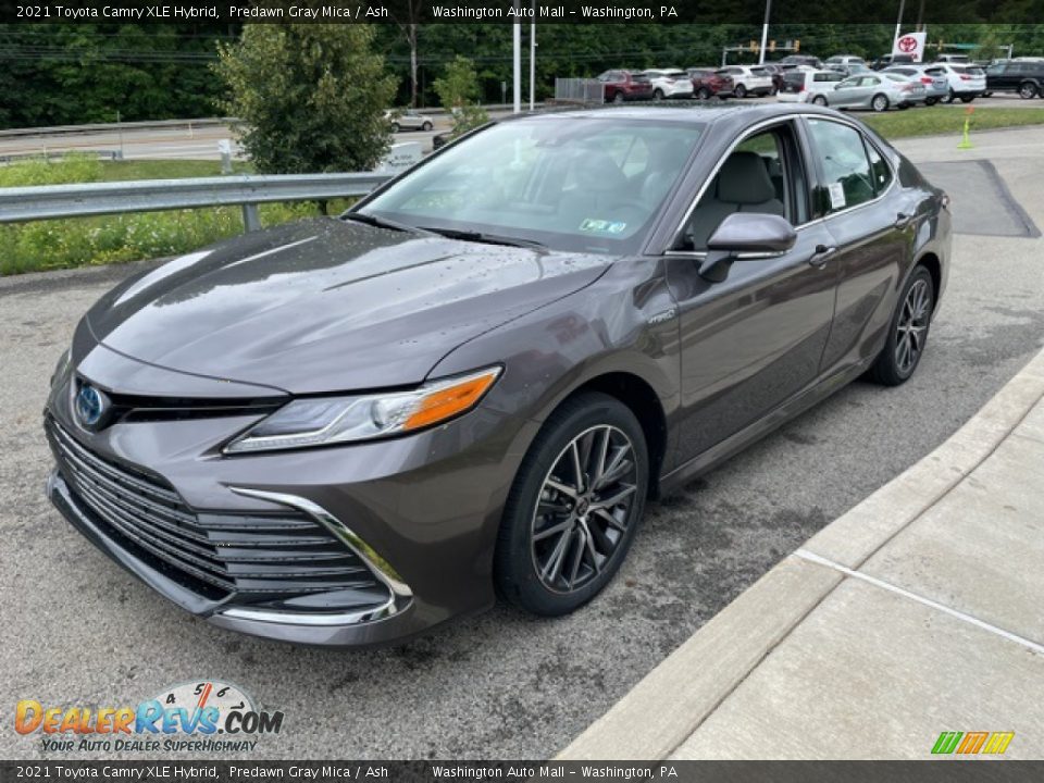 Front 3/4 View of 2021 Toyota Camry XLE Hybrid Photo #7