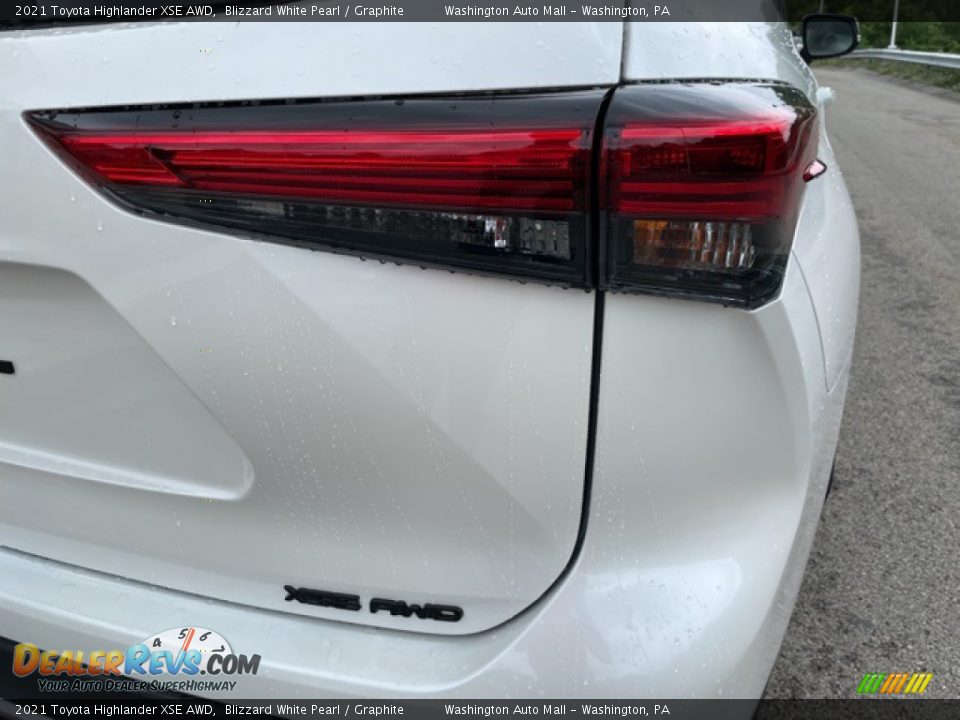 2021 Toyota Highlander XSE AWD Blizzard White Pearl / Graphite Photo #12