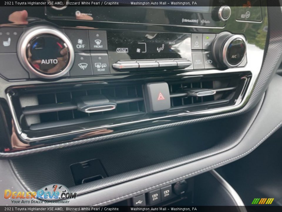 2021 Toyota Highlander XSE AWD Blizzard White Pearl / Graphite Photo #16