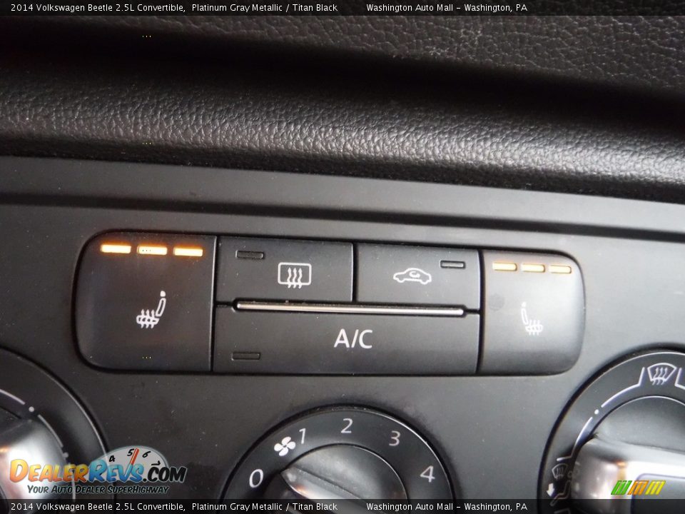 2014 Volkswagen Beetle 2.5L Convertible Platinum Gray Metallic / Titan Black Photo #17